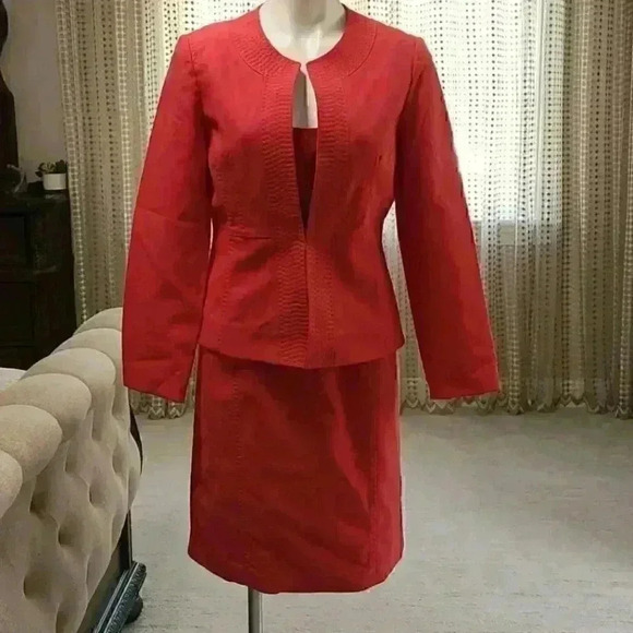 Adrienne Vittadini Red Suit Set - Picture 1 of 10